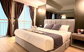 Hillmark Suites